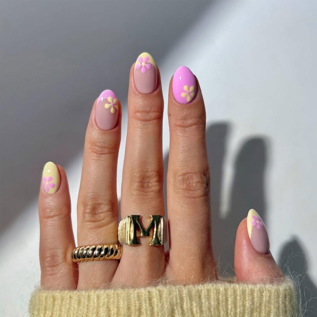 15+ Cutest Short Almond Nail Designs 2026